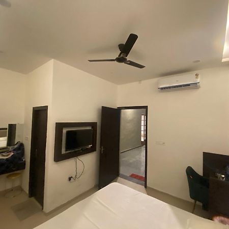 Solitaire Gardens Near Airport لاكناو المظهر الخارجي الصورة