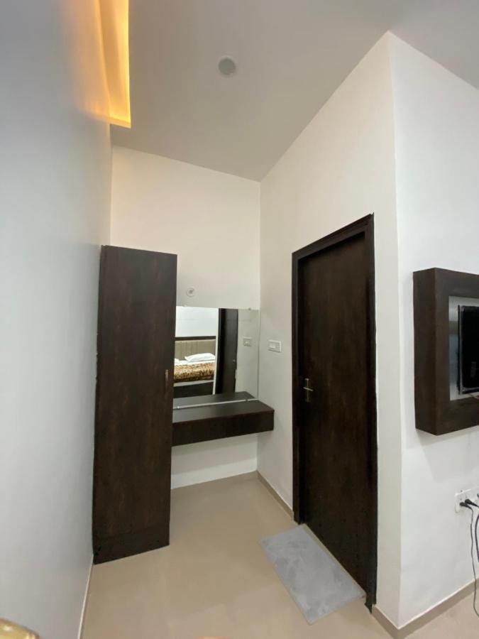 Solitaire Gardens Near Airport لاكناو المظهر الخارجي الصورة