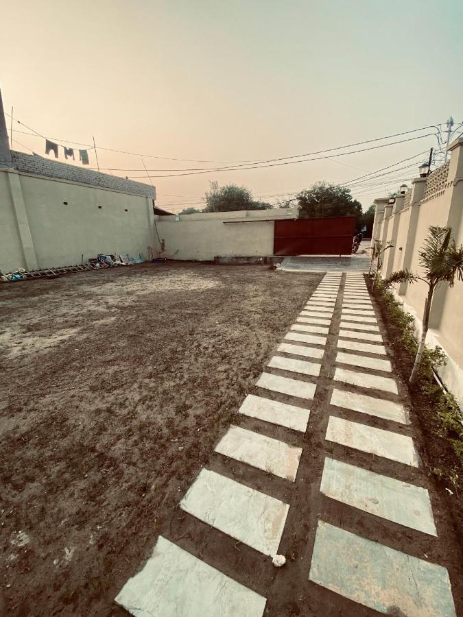Solitaire Gardens Near Airport لاكناو المظهر الخارجي الصورة