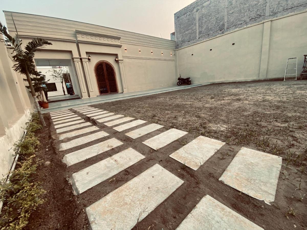 Solitaire Gardens Near Airport لاكناو المظهر الخارجي الصورة